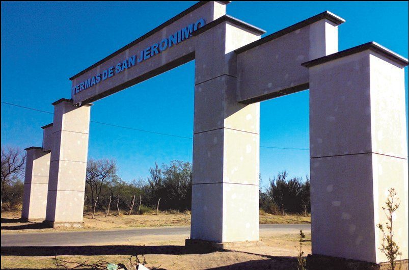 Arco entrada Termas San Gerónimo, San Gerónimo, San Luis. Año: 2010