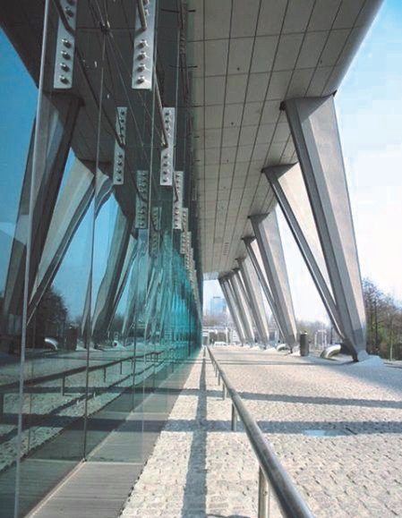 Corredor vidriado y planta sobreelevada