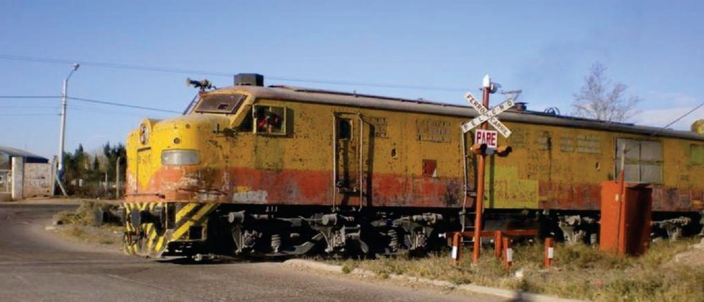 Los trenes y el corredor vial