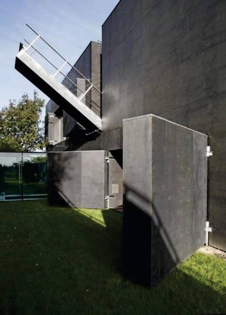Diseñada por el Estudio KWK Promes la casa hermética se aísla de la naturaleza y por el absurdo logra ser tan derrochadora de energía como la Casa de Cristal.