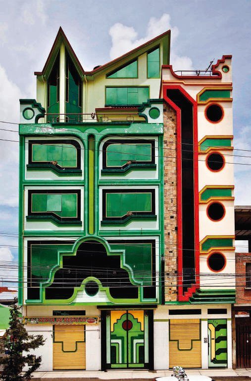 Todas las fotos pertenecen a Alfredo Zeballos. Publicadas en “La arquitecturade Freddy Mamani Silvestre”