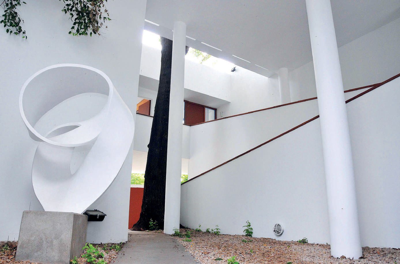 Casa Curuchet, 1949, La Plata, Argentina. La única obra en America Latina, hoy declarado monumento histórico.